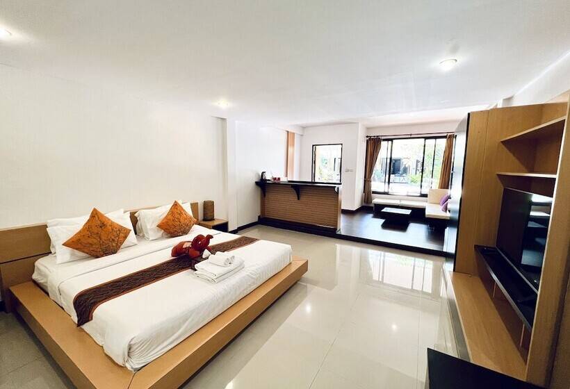 Номер Deluxe Вид на Бассейн, La Villa Khon Kaen
