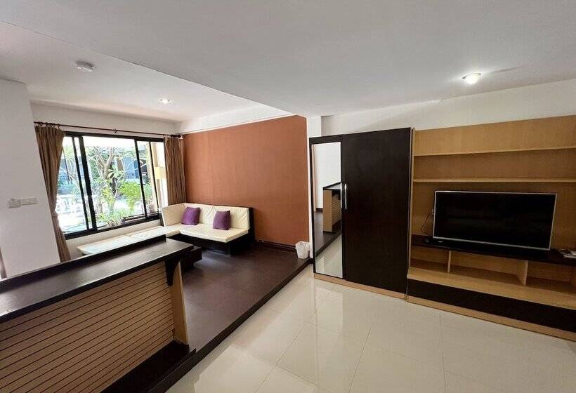 Номер Deluxe Вид на Бассейн, La Villa Khon Kaen