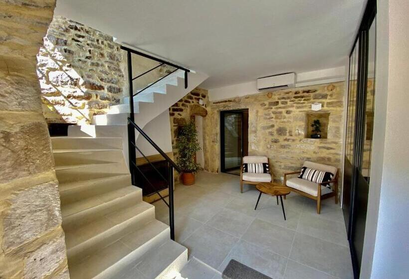 带大床的套房, La Maison Des Vendangeurs   Table D Hôtes Le Soir Du Jeudi Au Dimanche  Jacuzzi   Balnéo Spa   Acces