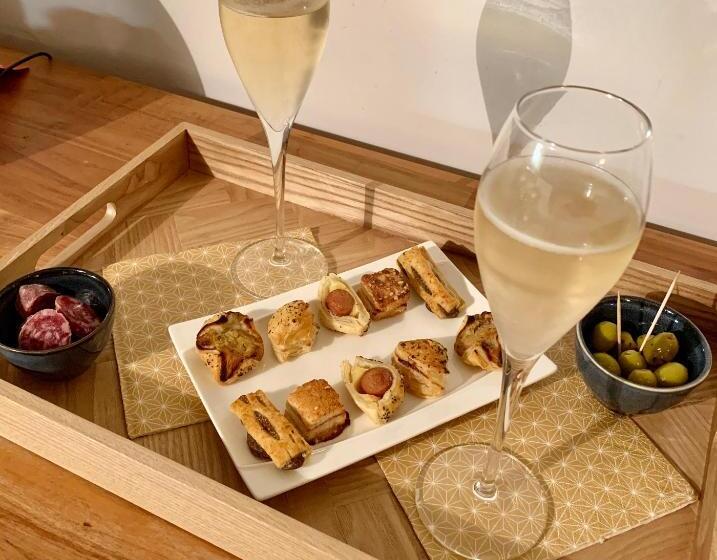带大床的复式套间, La Maison Des Vendangeurs   Table D Hôtes Le Soir Du Jeudi Au Dimanche  Jacuzzi   Balnéo Spa   Acces