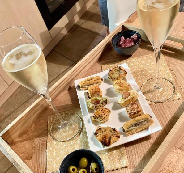 带大床的标准间, La Maison Des Vendangeurs   Table D Hôtes Le Soir Du Jeudi Au Dimanche  Jacuzzi   Balnéo Spa   Acces