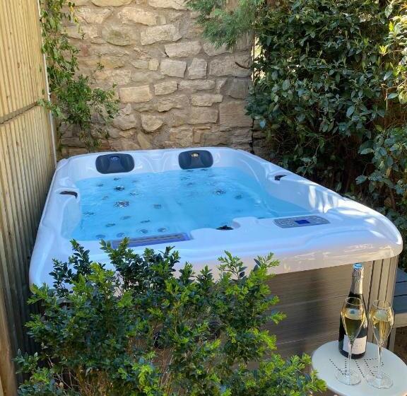 标准房带园景, La Maison Des Vendangeurs   Table D Hôtes Le Soir Du Jeudi Au Dimanche  Jacuzzi   Balnéo Spa   Acces