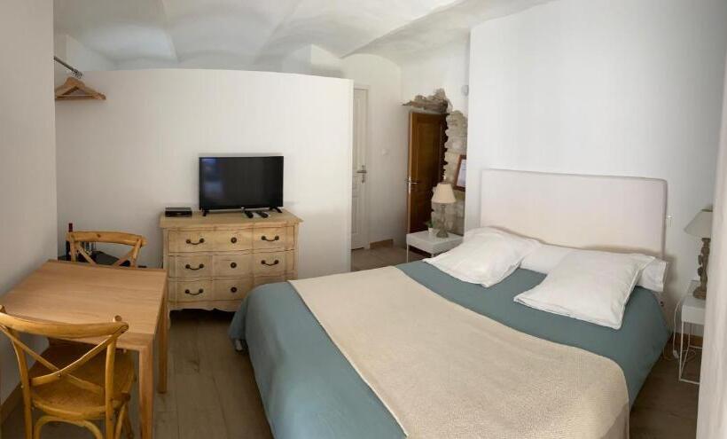 标准房带园景, La Maison Des Vendangeurs   Table D Hôtes Le Soir Du Jeudi Au Dimanche  Jacuzzi   Balnéo Spa   Acces