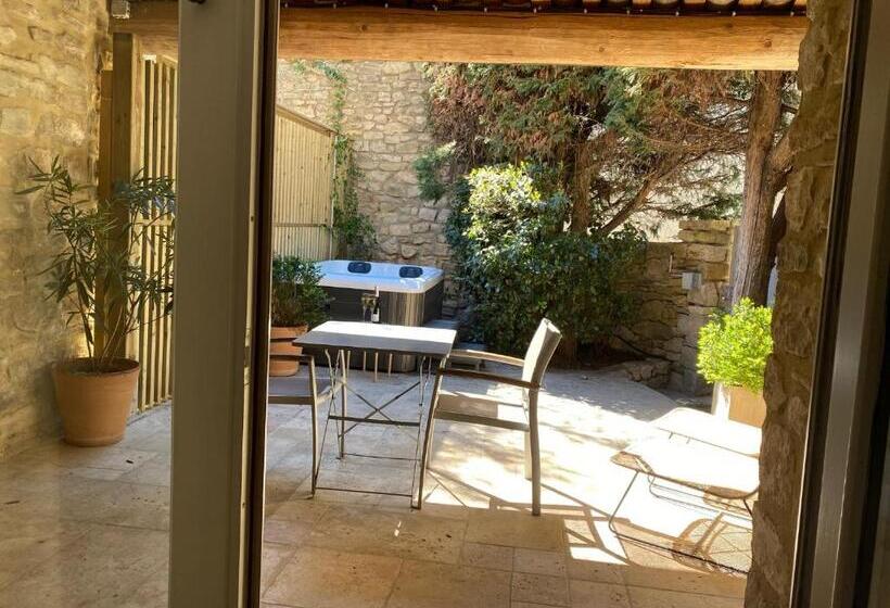 标准房带园景, La Maison Des Vendangeurs   Table D Hôtes Le Soir Du Jeudi Au Dimanche  Jacuzzi   Balnéo Spa   Acces