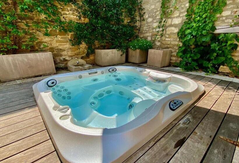자쿠지 스위트, La Maison Des Vendangeurs   Table D Hôtes Le Soir Du Jeudi Au Dimanche  Jacuzzi   Balnéo Spa   Acces