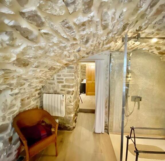带按摩浴盆的套房, La Maison Des Vendangeurs   Table D Hôtes Le Soir Du Jeudi Au Dimanche  Jacuzzi   Balnéo Spa   Acces