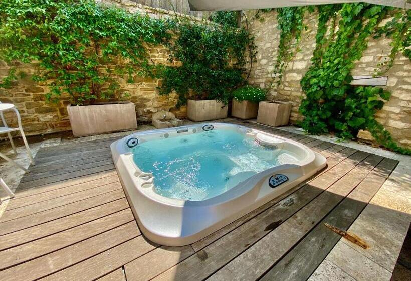 자쿠지 스위트, La Maison Des Vendangeurs   Table D Hôtes Le Soir Du Jeudi Au Dimanche  Jacuzzi   Balnéo Spa   Acces