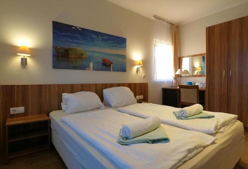 Трехместный Номер Стандарт с Балконом, Balaton Colors Beach