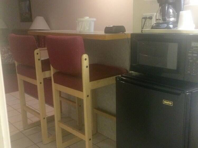 Люкс Вид на Город, Thunderbird Motel