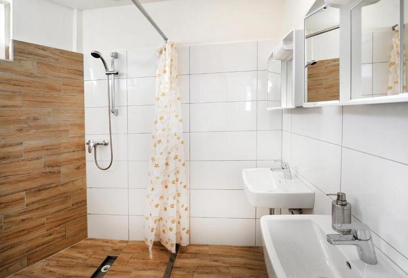 Кровать в Общей Комнате, Bel Hostel