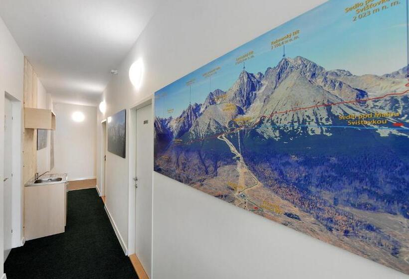 Четырехместный номер эконом класса с общей ванной комнатой, Bel Hostel