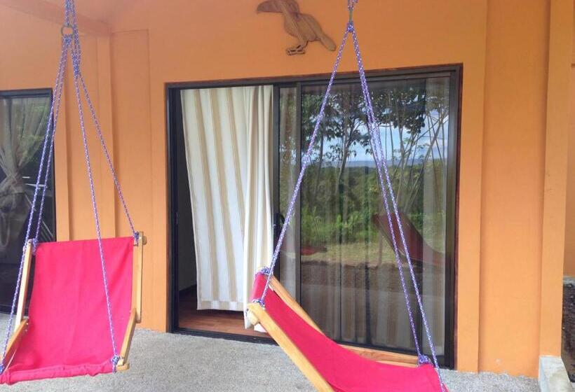 스탠다드 룸 킹사이즈 침대, Jungle Lodge At Wild Sun Rescue Center