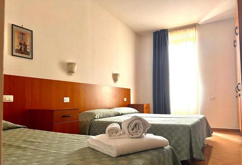 اتاق استاندارد سه نفره, Nazareth Residence