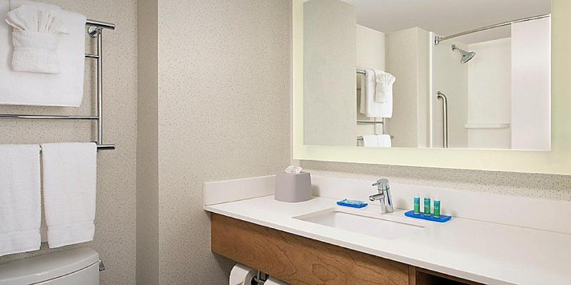장애인을 위한 킹사이즈 침대 스탠다드 룸, Holiday Inn Express Chesapeake   Norfolk, An Ihg