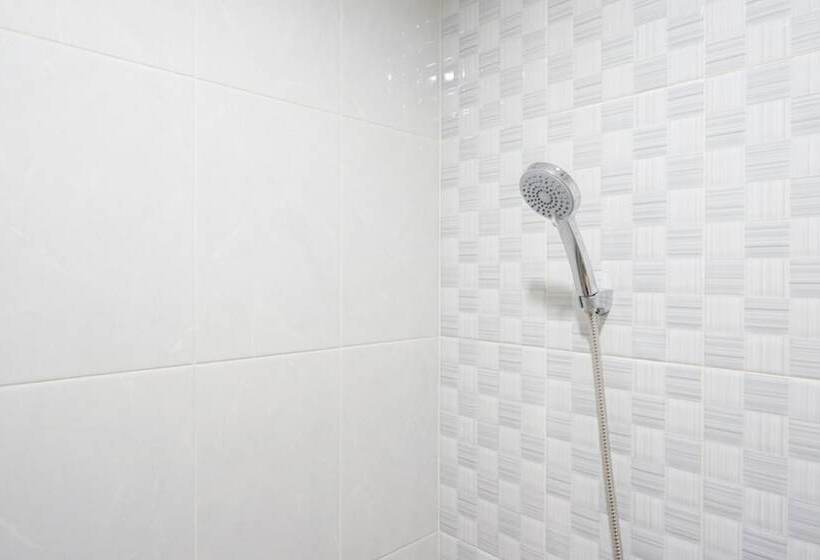 Семейный Номер, Reddoorz Near Pacific Mall Tegal 2