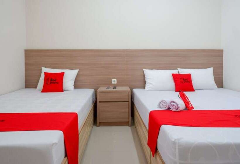 Семейный Номер, Reddoorz Near Pacific Mall Tegal 2