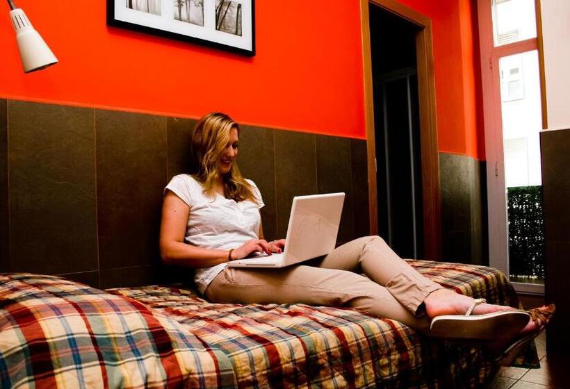 Номер Стандарт Индивидуальный Совместная Ванная, Be Ramblas Guest House
