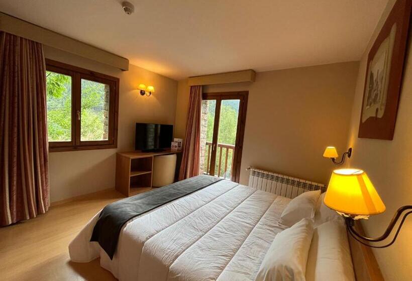 اتاق استاندارد سه نفره, Wuau! Hotel Segle Xx