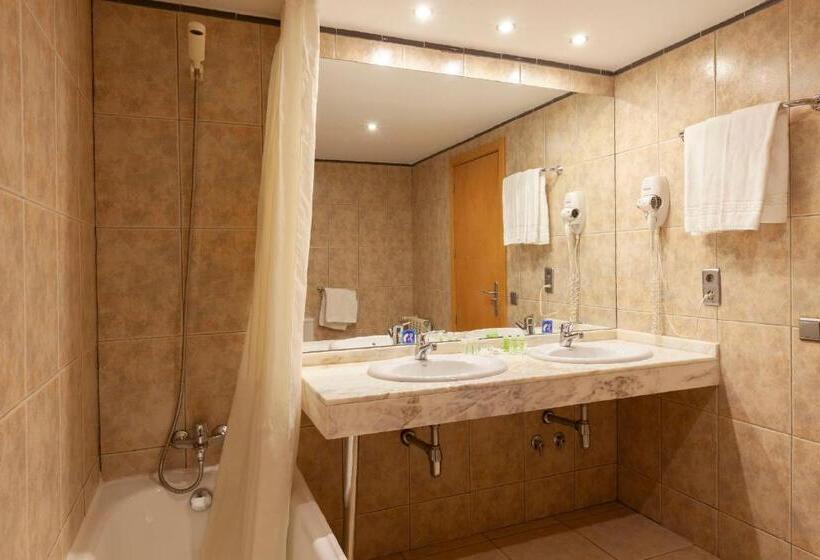 اتاق خانوادگی, Wuau! Hotel Segle Xx