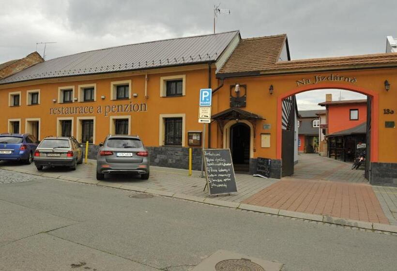 سوییت, Penzion A Restaurace Na Jízdárně