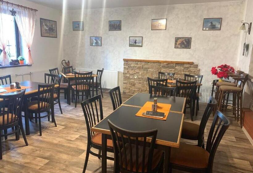 سوییت, Penzion A Restaurace Na Jízdárně