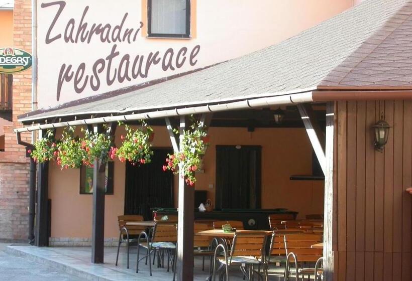 اتاق استاندارد, Penzion A Restaurace Na Jízdárně