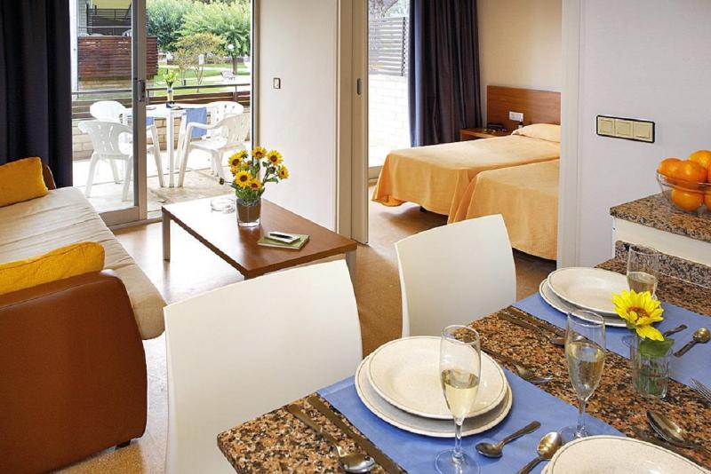 Huoneisto 1 Makuuhuone Allasnäkymä, Aparthotel Comtat Sant Jordi