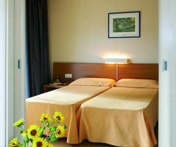 Huoneisto 1 Makuuhuone Allasnäkymä, Aparthotel Comtat Sant Jordi