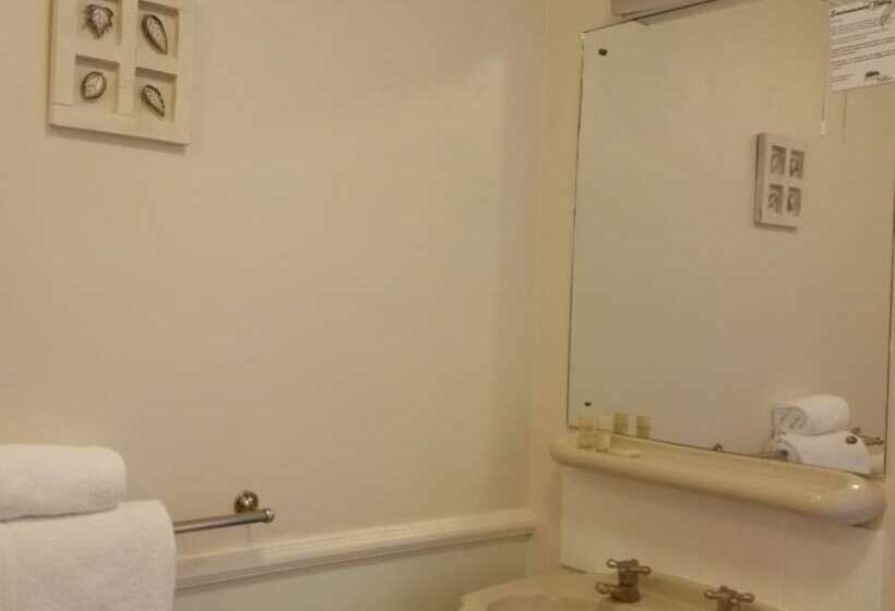 Номер Стандарт, The George Hotel Pangbourne