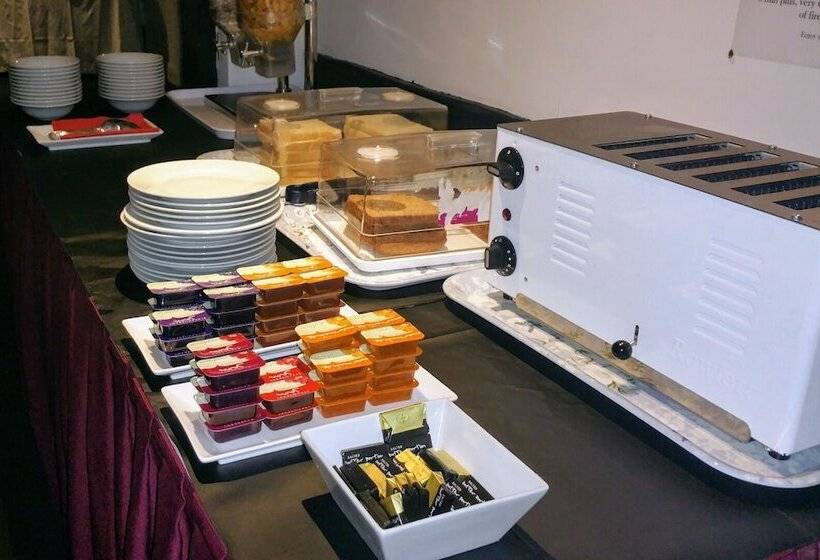 스탠다드 트리플 룸, The George Hotel Pangbourne
