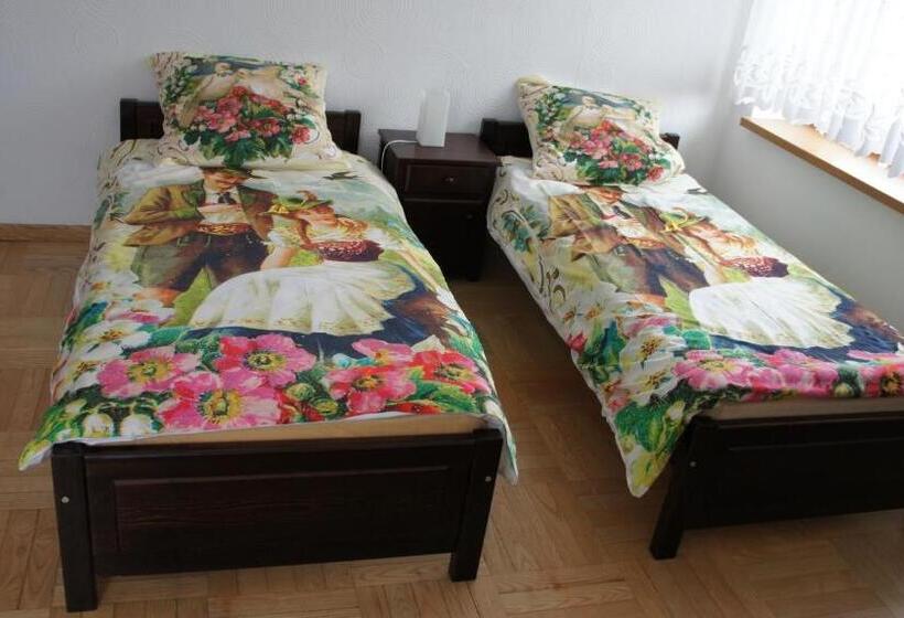 Family Suite, Gronik