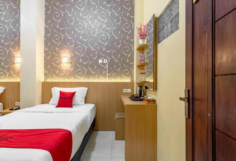 Номер Стандарт, Reddoorz Near Dino Park