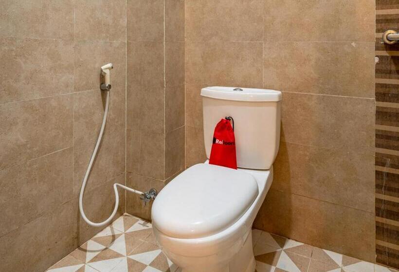 Семейный Номер, Reddoorz Near Dino Park