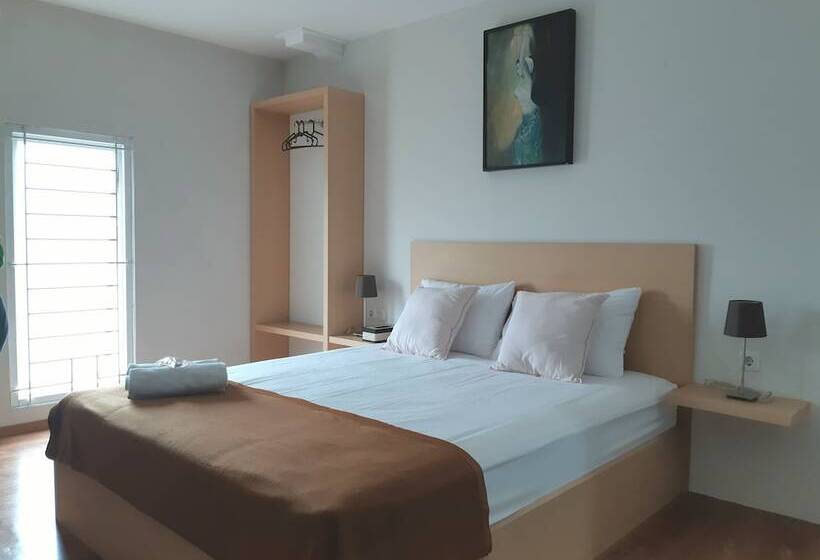 スタンダードルーム, Urooms Senayan