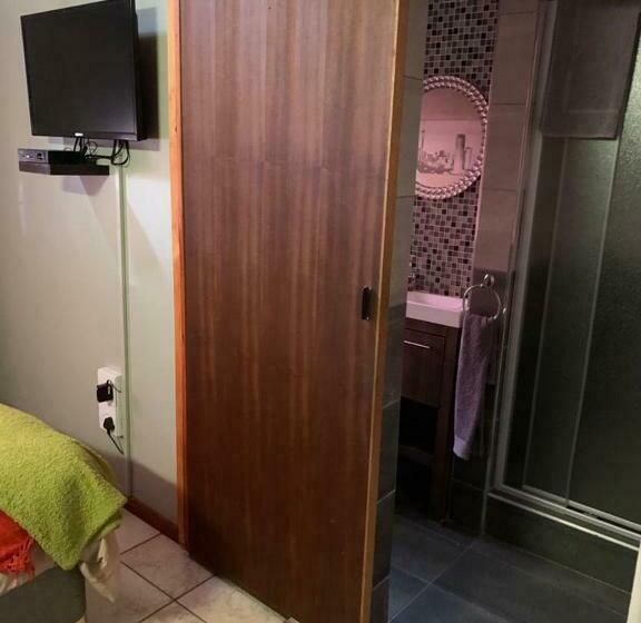 اتاق لوکس, Camelthorn Guesthouse