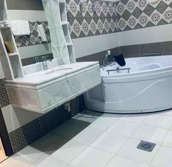 Люкс с гидромассажем, Olive Suites