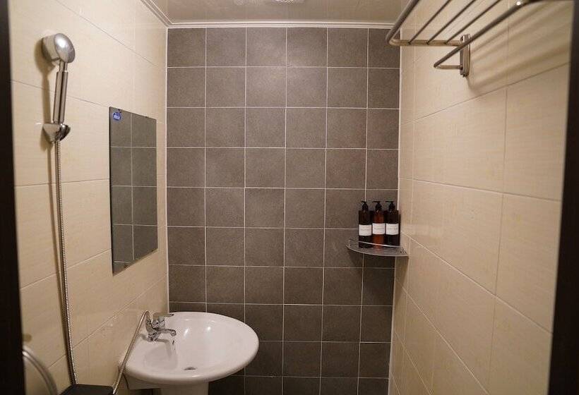 Quarto Triplo Estandar, Apollo Guesthouse