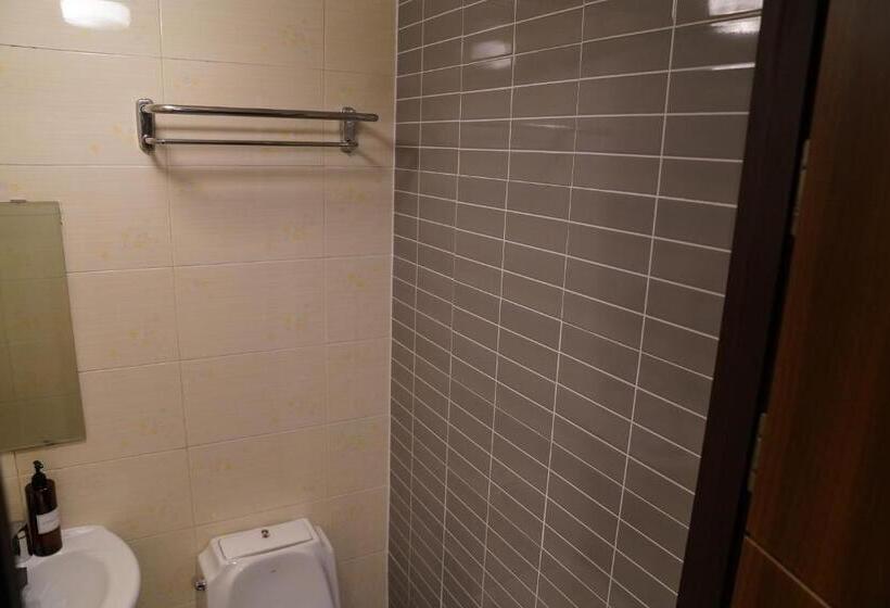 Quarto Triplo Estandar, Apollo Guesthouse