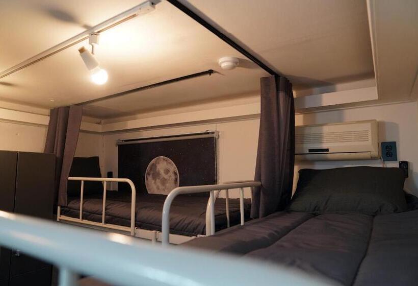 Quarto Quádruplo Estandar, Apollo Guesthouse