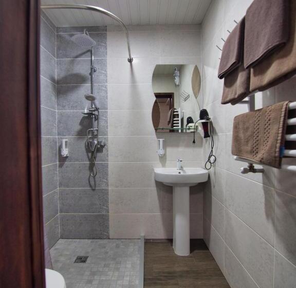 Family Suite, Nicole
