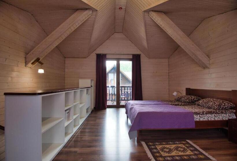 Family Suite, Nicole