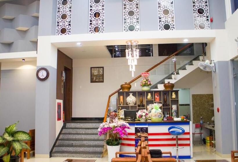 اتاق سوپریور با چشم‌انداز کوهستان, Nguyên Phước