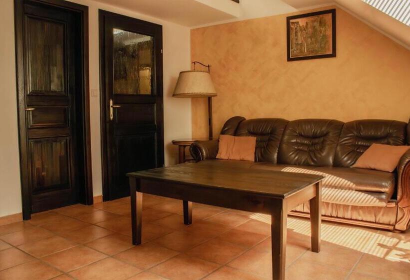 استودیوی استاندارد, črni Baron Pension Black Baron