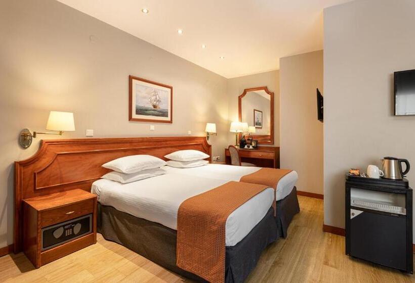 جناح جونيور, Holiday Inn Thessaloniki, An Ihg