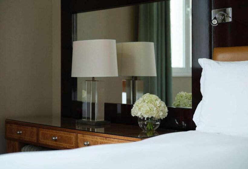 سوییت پرستیژ, Sofitel London St James