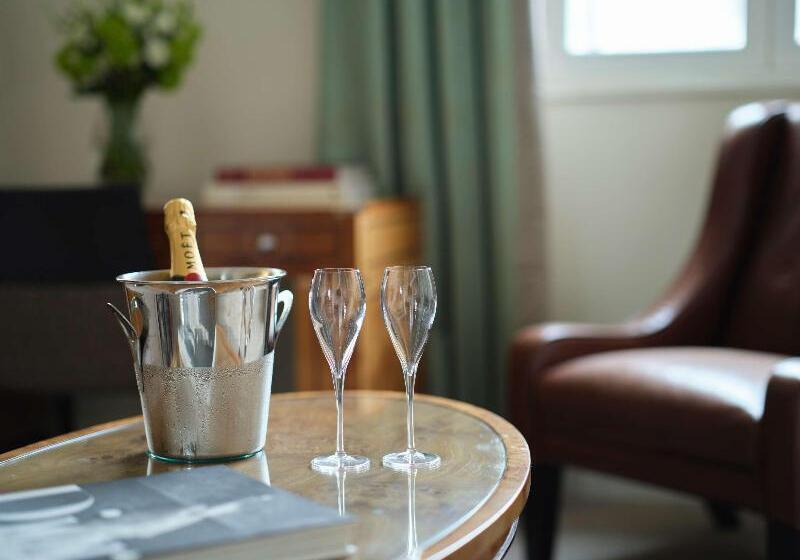 سوییت پرستیژ, Sofitel London St James