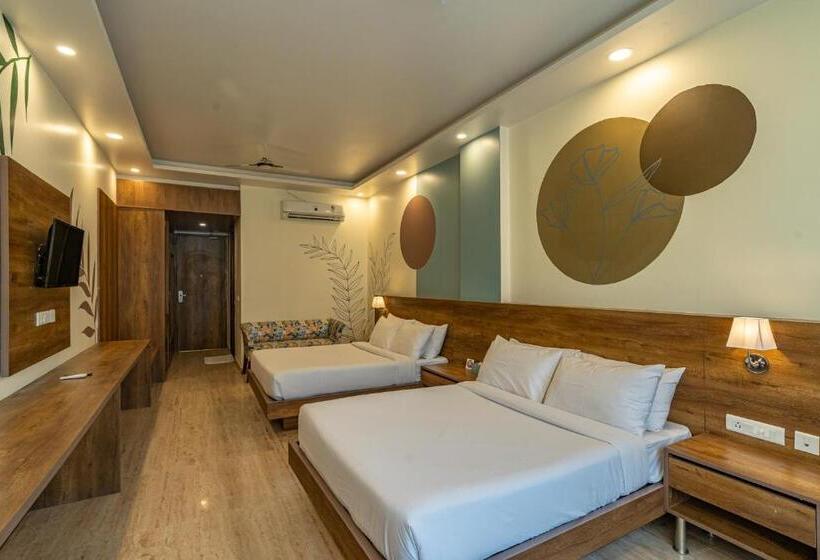 اتاق استاندارد چهار تخته, Moustache Rishikesh Luxuria