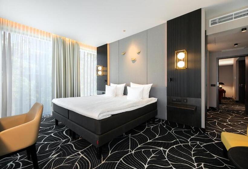 سوئیت اجرایی با بالکن, Movenpick Hotel Tallinn