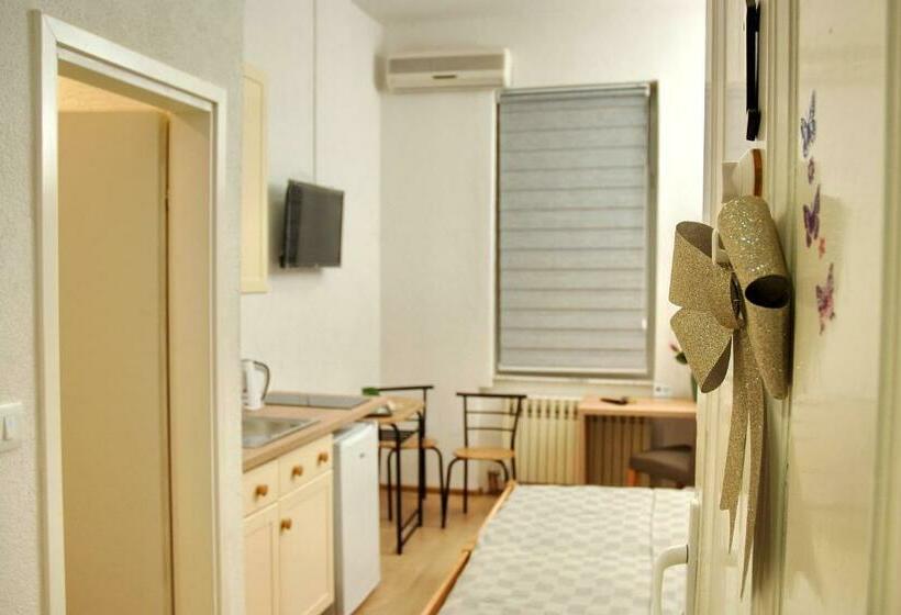 استودیوی استاندارد, Apartments Seyda