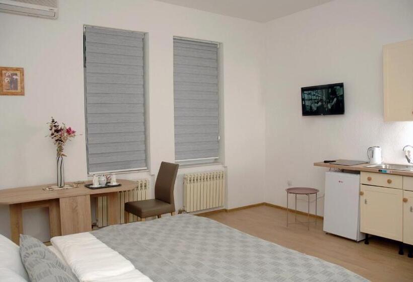 استودیوی استاندارد, Apartments Seyda